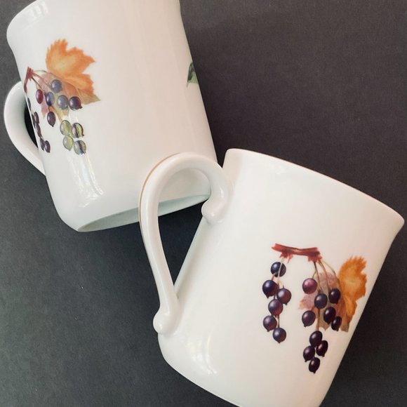 ROYAL WORCESTER "Evesham" Set of 2 Coffee Mugs EUC - Picture 6 of 9